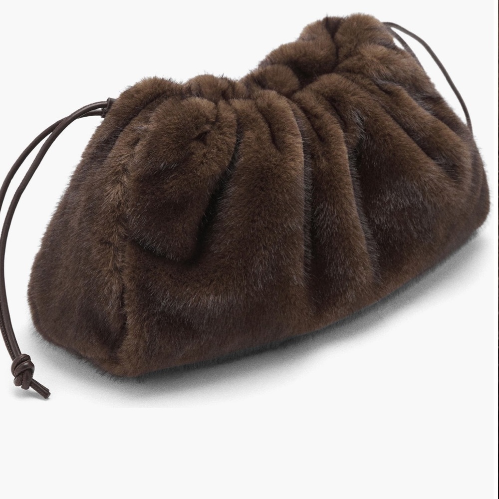 NWT, Mango Faux Fur Darwstring
Clutch